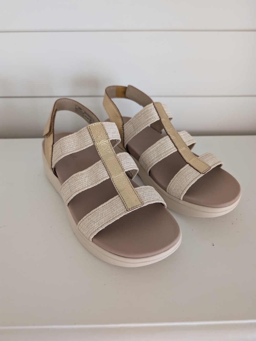 Vionic Sabrina Gold Leather Strappy Comfort Sandals Women's Sz 10